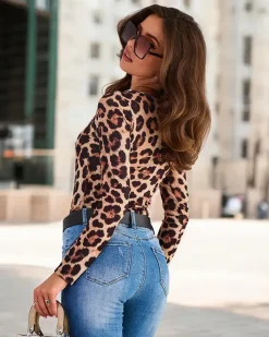 Online Damska bluzka z kwiatem Bluzki / Koszule / Koszulki