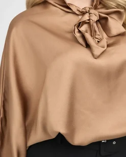 Discount Damska brązowa długa satynowa bluzka z wiązaniem Bluzki / Koszule / Koszulki