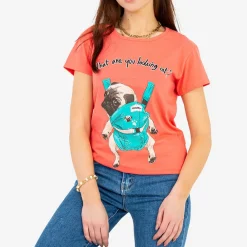 Outlet Damska koralowa koszulka z kolorowym printem Bluzki / Koszule / Koszulki