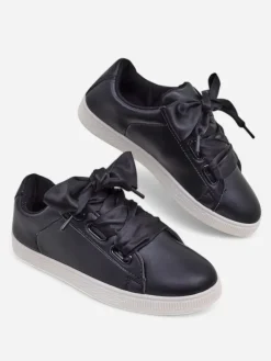 Outlet Damskie eko skórzane trampki z ozdobnymi sznurówkami Etti Trampki