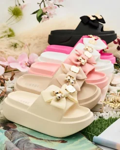 Best Damskie gumowe klapki z ozdobną kokardką Apis Klapki Płaskie