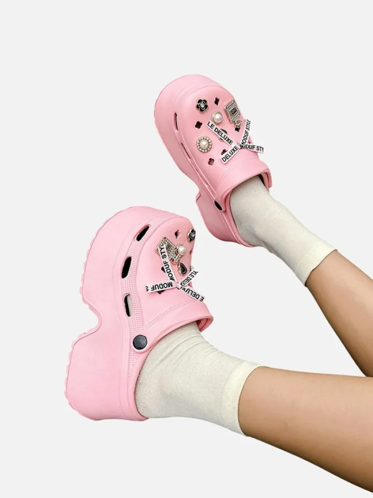 Damskie gumowe klapki z ozdobami Dellos Klapki Płaskie