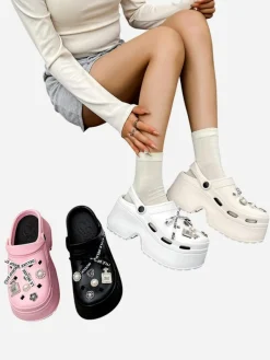 Damskie gumowe klapki z ozdobami Dellos Klapki Płaskie