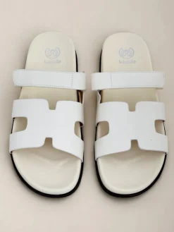 Damskie klapki na płaskiej podeszwie Arian Klapki Płaskie