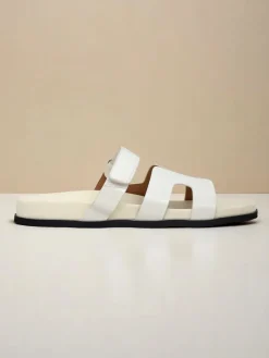 Damskie klapki na płaskiej podeszwie Arian Klapki Płaskie