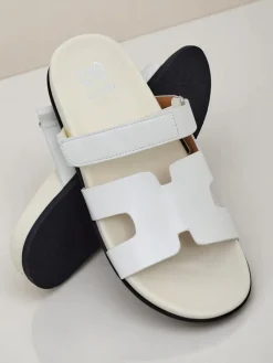 Damskie klapki na płaskiej podeszwie Arian Klapki Płaskie