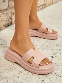 Outlet Damskie klapki na grubszej podeszwie Nova Gloss Klapki Płaskie