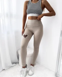 Best Damskie legginsy w kolorze m z serduszkiem Legginsy / Tregginsy