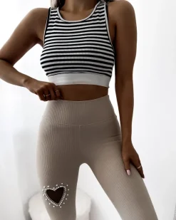 Best Damskie legginsy w kolorze m z serduszkiem Legginsy / Tregginsy