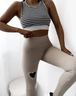 Best Damskie legginsy w kolorze m z serduszkiem Legginsy / Tregginsy