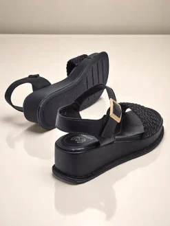 Outlet Damskie sandały na koturnie z plecionym paseczkiem Fiolle Sandały Na Koturnie