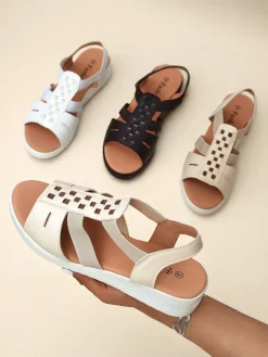 Best Damskie sandały na niskim koturnie Sora Sandały Na Koturnie