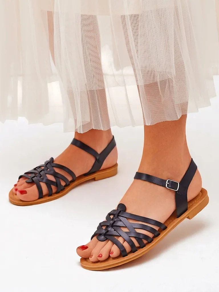 Outlet Damskie sandały z ozdobnymi paseczkami Livia Sandały Płaskie