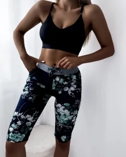 Best Granatowe spodenki damskie 3/4 w zielone kwiaty Spodenki 3/4|Krótkie Spodenki