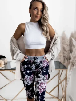 Discount Granatowo- różowe damskie spodenki 3/4 z kwiatowym wzorem Spodenki 3/4|Krótkie Spodenki