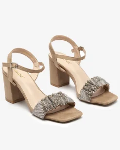 Jasnobrązowe damskie sandałki na słupku z cyrkoniami Triesta Buty Na Wielkie Wyjście|Sandały Na Słupku