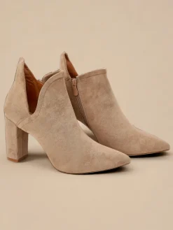 Discount Jasnobrązowe damskie botki na słupku z wycięciem Alania Botki Bez Ocieplenia|Botki Na Słupku