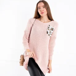 Best długi sweter damski oversize ze wzorzystą kieszonką Swetry