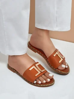 Outlet Klapki damskie z eko skóry z ozdobą Gildra Klapki Płaskie