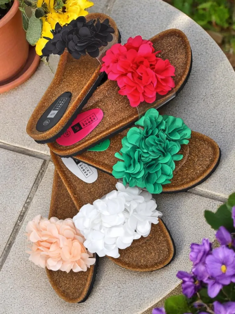 Sale Klapki damskie z kwiatuszkami Flora Soft Klapki Płaskie