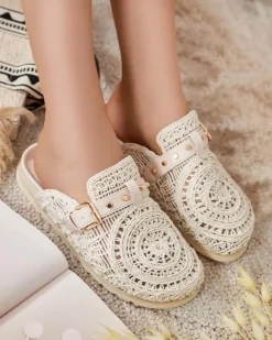 Sale Klapki damskie z haftem Leronip Klapki Płaskie