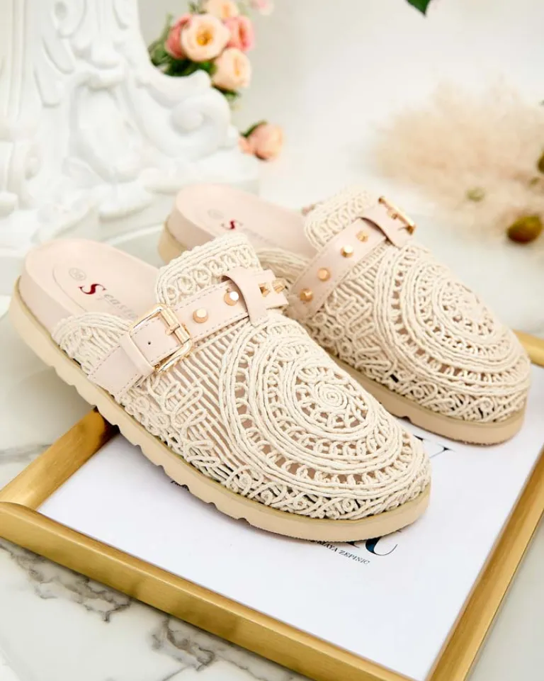 Sale Klapki damskie z haftem Leronip Klapki Płaskie