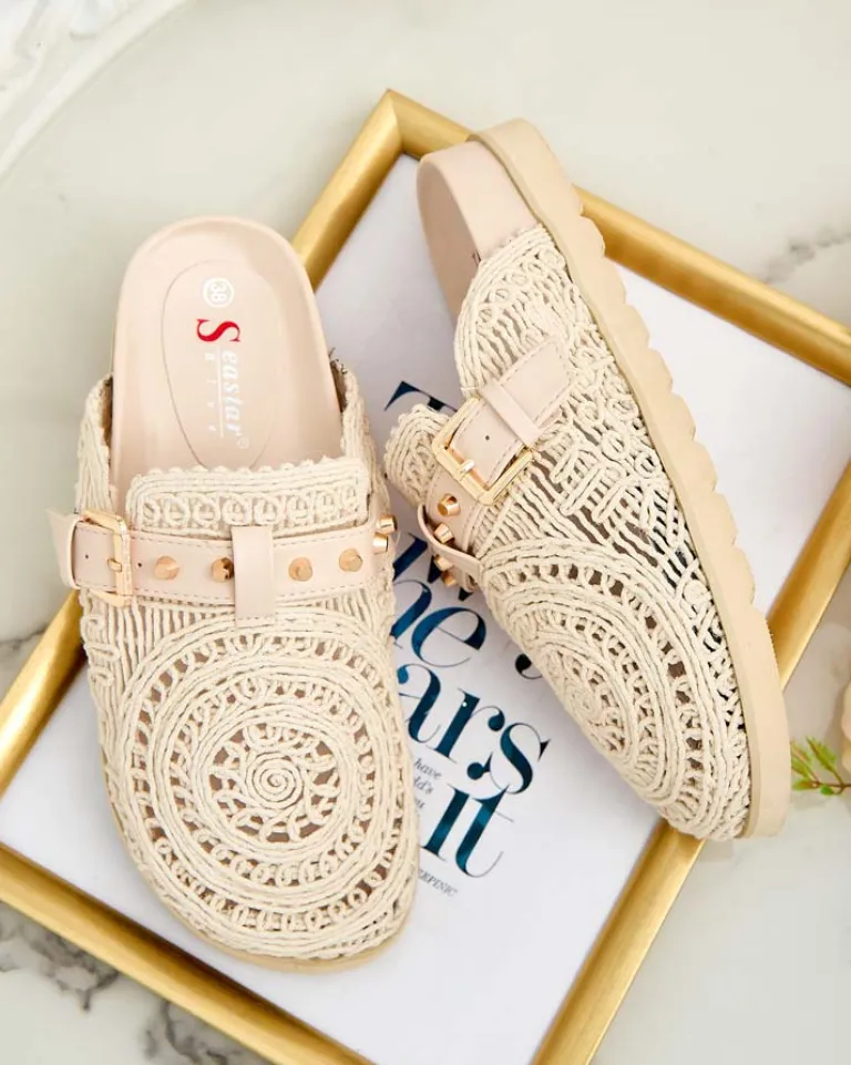 Sale Klapki damskie z haftem Leronip Klapki Płaskie