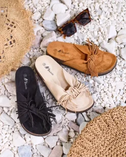 Clearance Klapki damskie z frędzelkami w kolorze m Guttis Klapki Płaskie