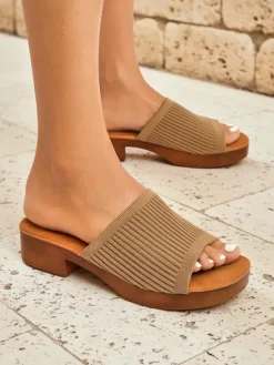 Online Klapki damskie na niskim obcasie Ribbed Grace Klapki Płaskie