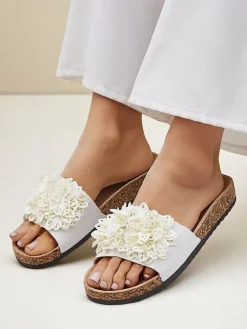 Clearance Klapki damskie z kwiatuszkami Occes Klapki Płaskie