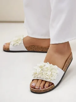 Clearance Klapki damskie z kwiatuszkami Occes Klapki Płaskie