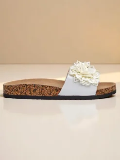 Clearance Klapki damskie z kwiatuszkami Occes Klapki Płaskie