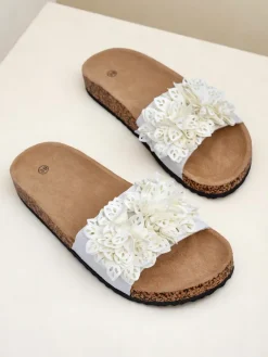 Clearance Klapki damskie z kwiatuszkami Occes Klapki Płaskie