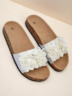 Clearance Klapki damskie z kwiatuszkami Occes Klapki Płaskie