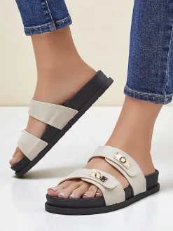 Sale Klapki damskie z ozdobnymi klamerkami Costes Klapki Płaskie