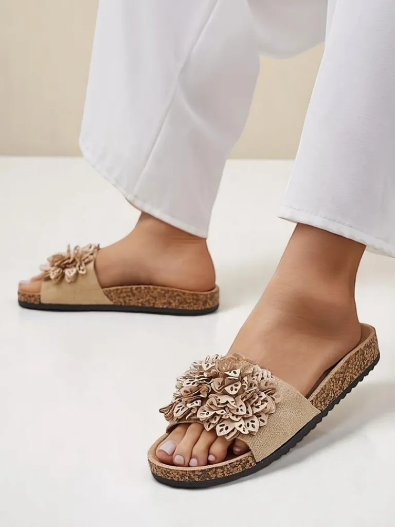 Discount Klapki damskie z kwiatuszkami Occes Ugc|Klapki Płaskie