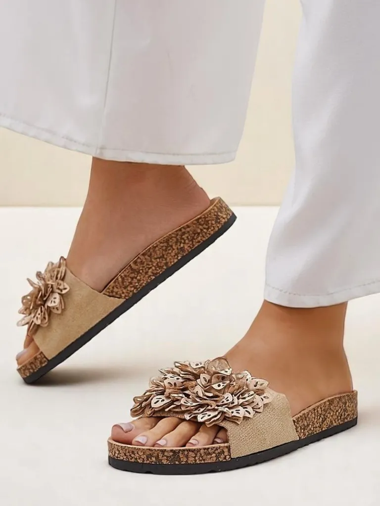 Discount Klapki damskie z kwiatuszkami Occes Ugc|Klapki Płaskie