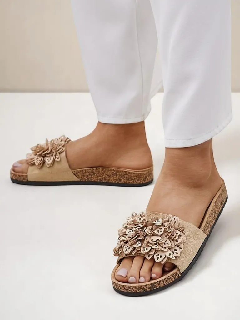 Discount Klapki damskie z kwiatuszkami Occes Ugc|Klapki Płaskie