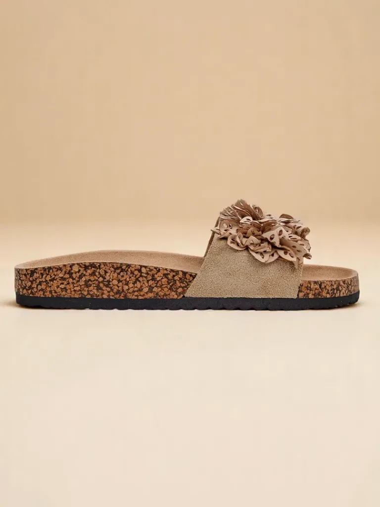 Discount Klapki damskie z kwiatuszkami Occes Ugc|Klapki Płaskie