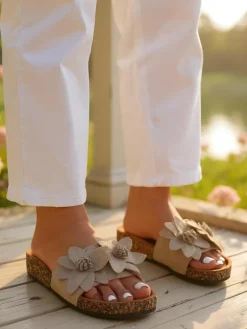 Sale Klapki damskie z kwiatuszkami Foules Klapki Płaskie