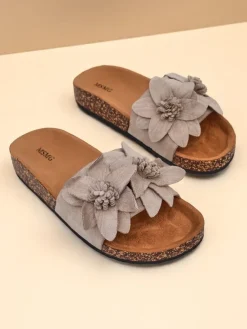 Sale Klapki damskie z kwiatuszkami Foules Klapki Płaskie
