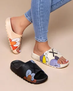 Online owe gumowe klapki damskie z printem Pfizz Klapki Basenowe|Klapki Płaskie