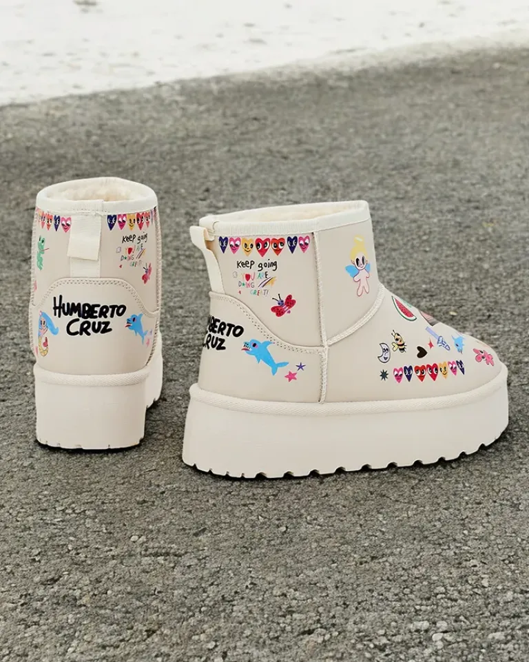 Hot Krótkie buty a'la śniegowce damskie z naklejkami Hanaga Śniegowce|Botki Na Platformie