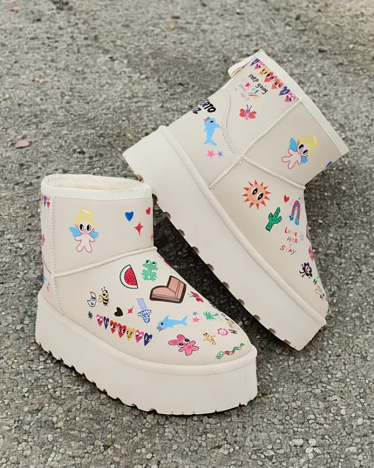 Hot Krótkie buty a'la śniegowce damskie z naklejkami Hanaga Śniegowce|Botki Na Platformie