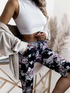 Best Kwiatowe spodenki damskie 3/4 w kolorze granatowo- różowym Spodenki 3/4|Krótkie Spodenki