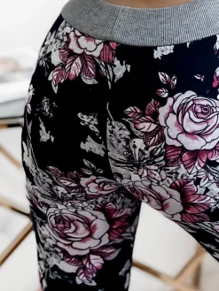 Best Kwiatowe spodenki damskie 3/4 w kolorze granatowo- różowym Spodenki 3/4|Krótkie Spodenki