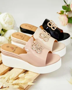 Lakierowane damskie klapki na koturnie Sailla Klapki Na Obcasie