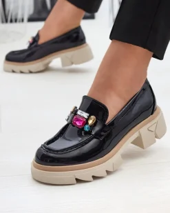 Online Lakierowane czarne mokasyny z kolorowymi kamyczkami Sarix Mokasyny Na Płaskiej Podeszwie|Półbuty