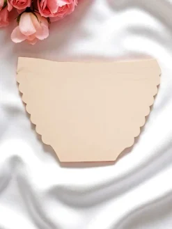 Outlet Laserowo cięte Majtki damskie typu figi z ozdobnymi paseczkami Edge Chic Figi