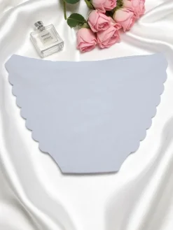 Online Laserowo cięte Majtki damskie typu figi z ozdobnymi paseczkami Edge Chic Figi